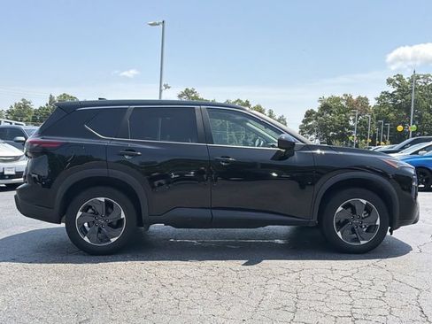 Used 2025 Nissan Rogue SV FWD image 6