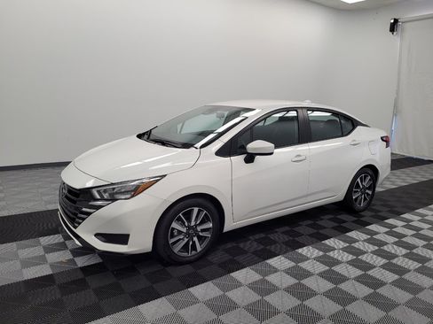 Used 2025 Nissan Versa SV FWD image 2