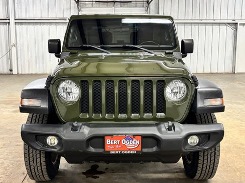 Used 2020 Jeep Wrangler Sport AWD/4WD image 3