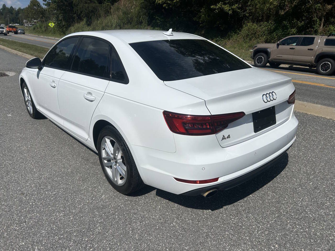 Used 2017 Audi A4 2.0T Premium FWD image 5