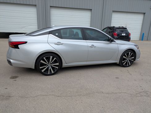 Used 2020 Nissan Altima 2.5 SR image 2