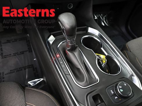 Used 2021 Chevrolet Traverse LT image 13