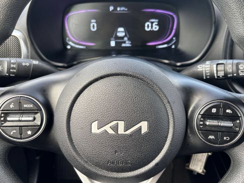 Used 2025 Kia Soul LX w/ LX Technology Package FWD image 19