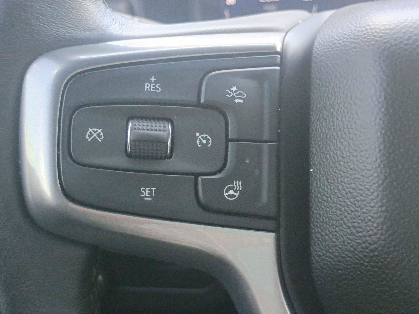 Used 2022 Chevrolet Suburban Premier AWD/4WD image 18