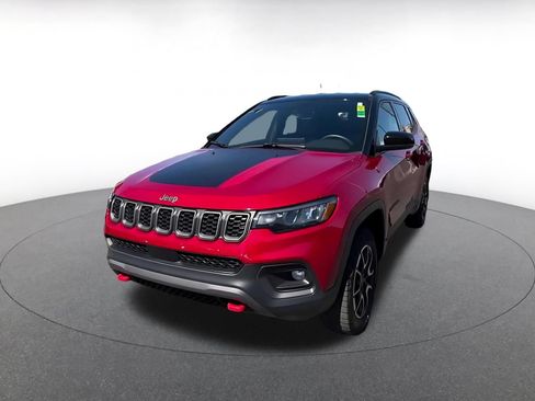 Used 2025 Jeep Compass Trailhawk AWD/4WD image 7