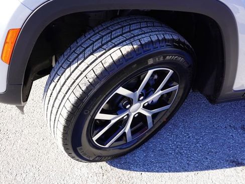 New 2025 Jeep Grand Cherokee Limited w/ Trailer Tow Package image 9