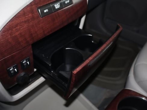 Used 2014 Toyota Sienna XLE w/ XLE Premium Package FWD image 32