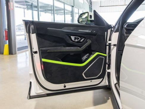 Used 2024 Lamborghini Urus Performante image 12