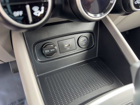 Used 2020 Hyundai Venue SEL w/ Convenience + Premium Package FWD image 28