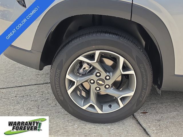 Used 2025 Chevrolet Trax LT w/ LT Convenience Package FWD image 5