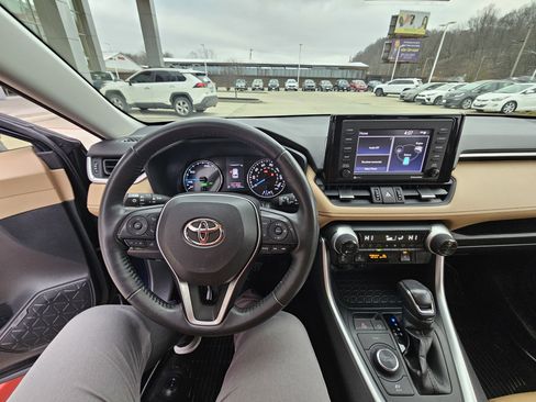Certified 2022 Toyota RAV4 XLE Premium image 17