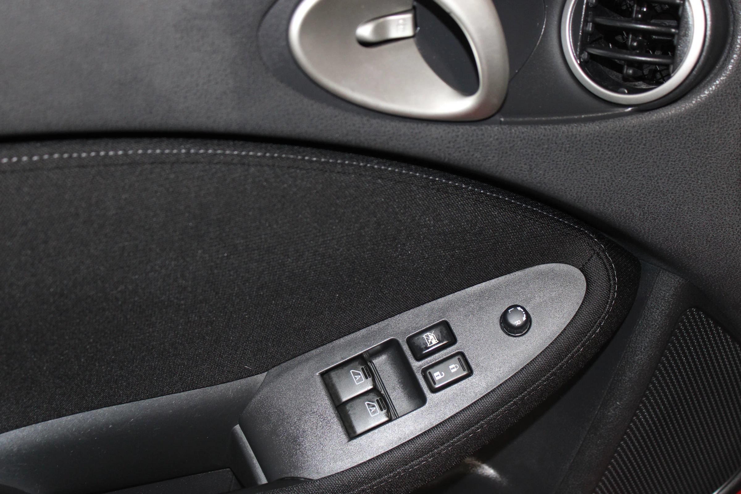 Used 2012 Nissan 370Z Coupe RWD image 11