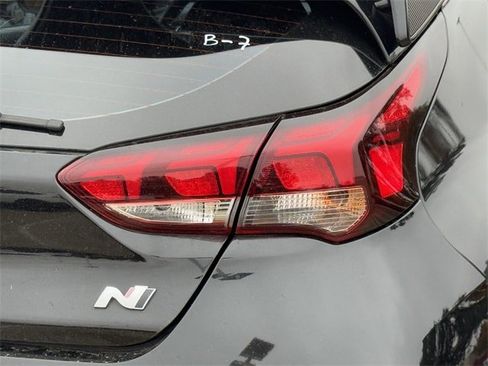 Used 2022 Hyundai Veloster N image 6