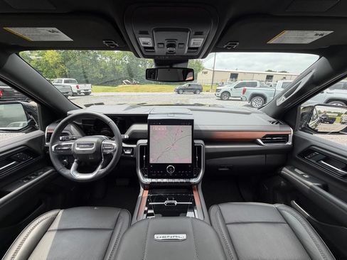 Used 2025 GMC Yukon XL Denali w/ Sun & Power Step Package AWD/4WD image 9