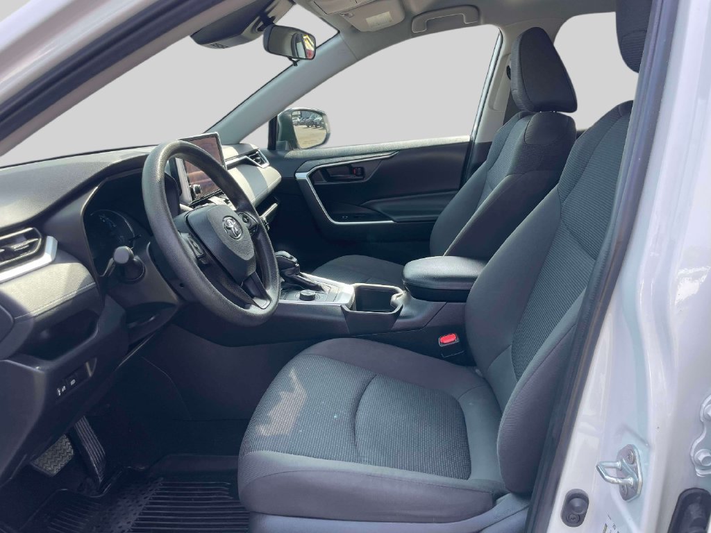 Used 2023 Toyota RAV4 LE AWD/4WD image 15