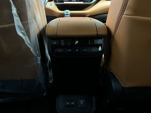 New 2026 Toyota Highlander Platinum image 13