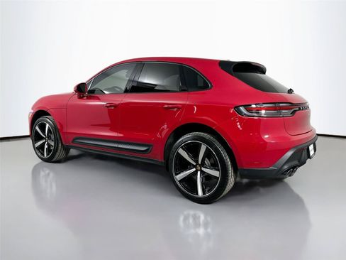 Certified 2026 Porsche Macan AWD/4WD image 3