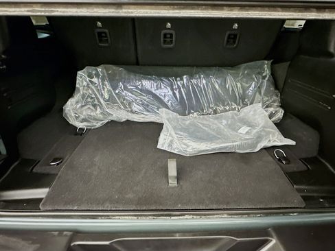 Used 2025 Jeep Wrangler Sahara image 29