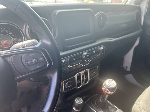 Used 2018 Jeep Wrangler Unlimited Sport S AWD/4WD image 9