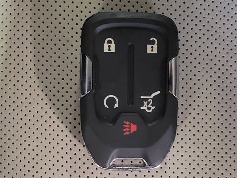 Used 2017 GMC Acadia Denali w/ Technology Package FWD image 32