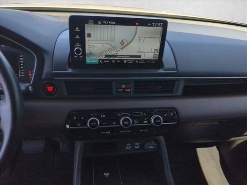 Used 2025 Honda Pilot Elite image 12