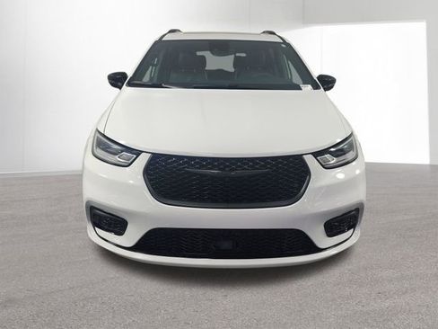 Used 2025 Chrysler Pacifica Limited FWD image 26
