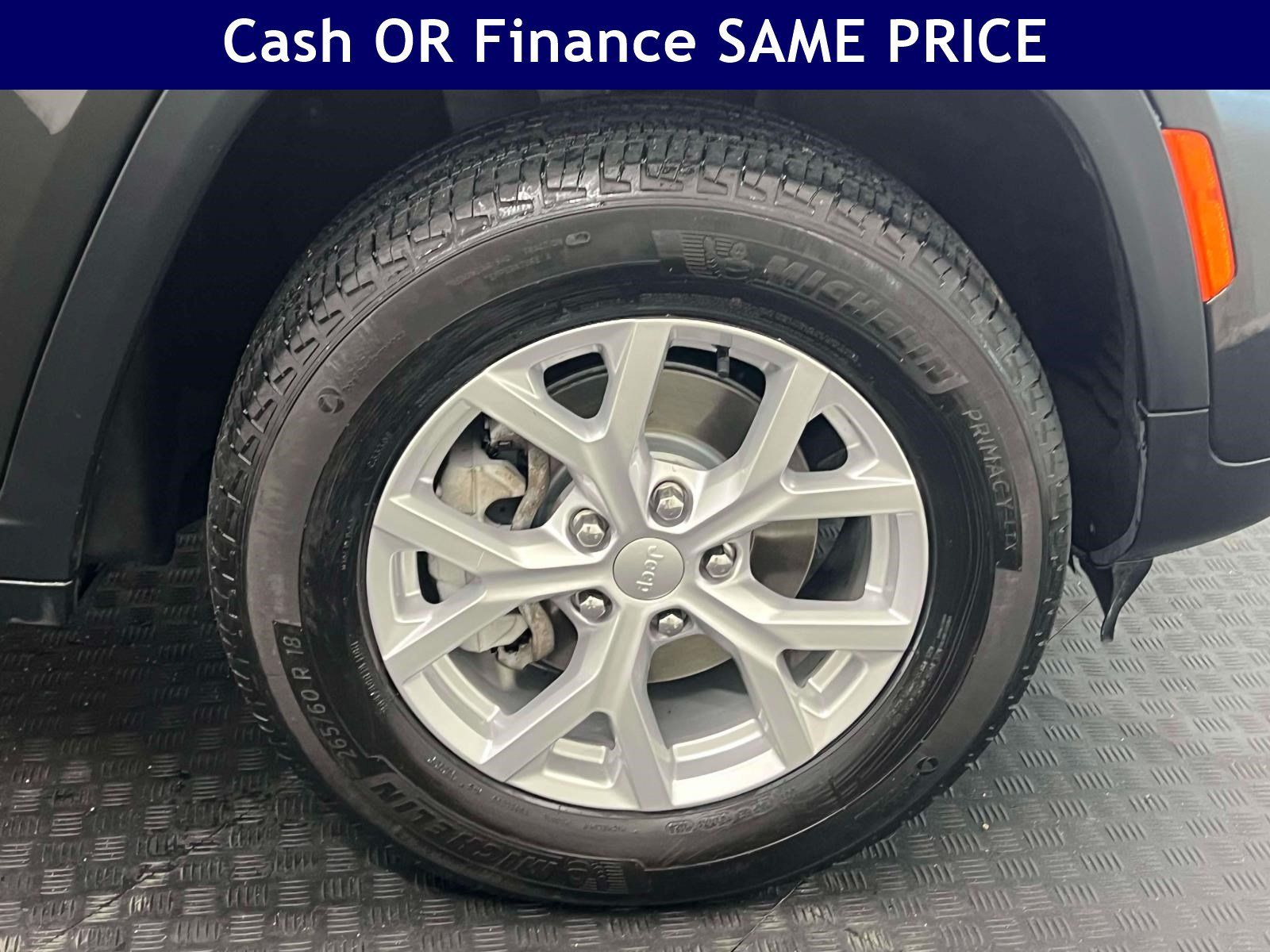 Used 2023 Jeep Grand Cherokee Limited AWD/4WD image 12