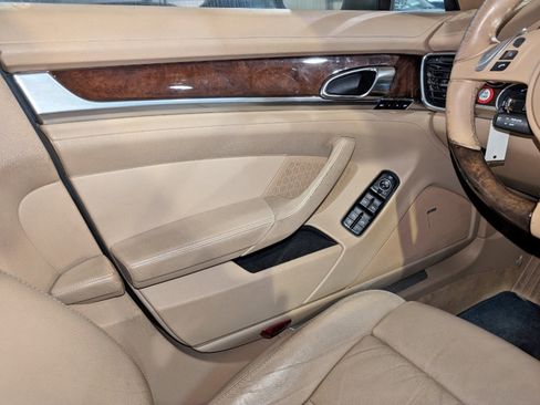 Used 2011 Porsche Panamera 4S image 32