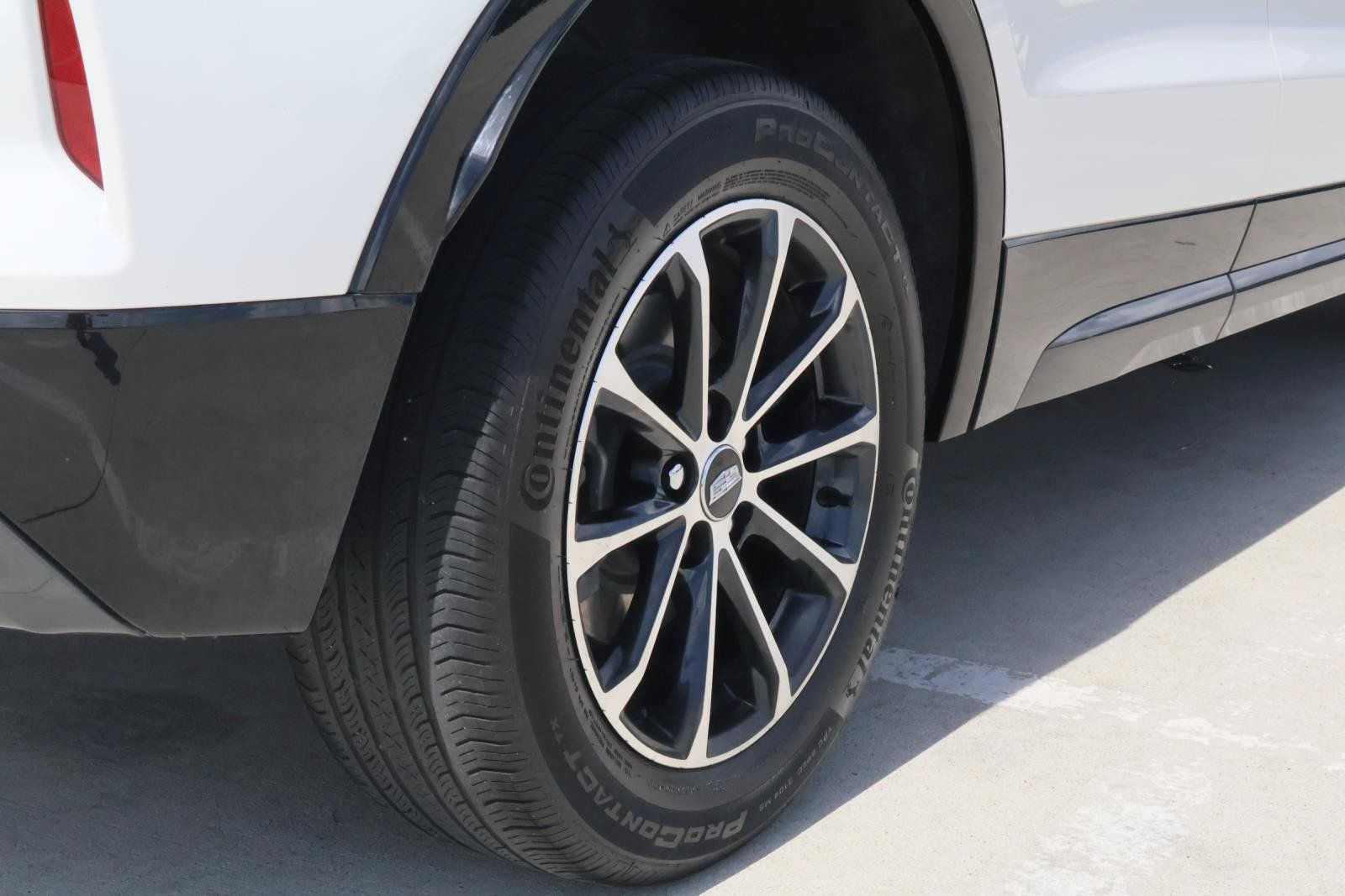 Certified 2024 Cadillac XT4 Sport FWD image 12