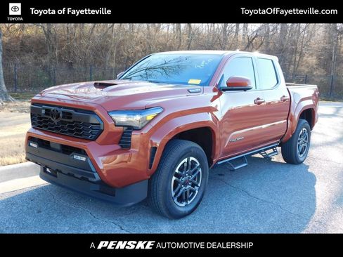 Used 2025 Toyota Tacoma TRD Sport image 1