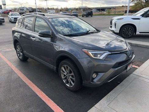 Used 2017 Toyota RAV4 Limited image 16