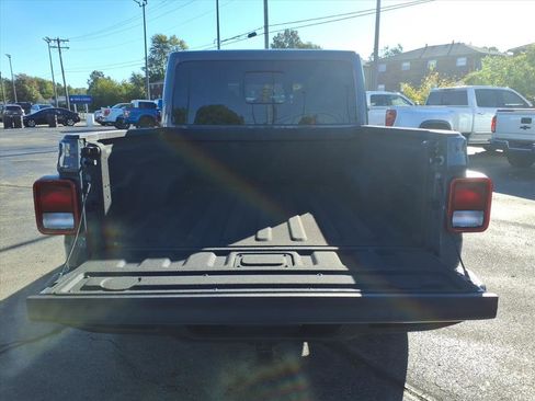 Used 2024 Jeep Gladiator Sport image 9