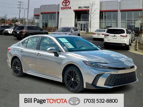 Used 2025 Toyota Camry SE w/ Convenience Package AWD/4WD image 1