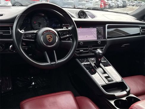 Used 2023 Porsche Macan S image 6