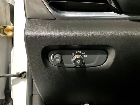 Used 2022 Chevrolet Traverse LT w/ Midnight/Sport Edition AWD/4WD image 39