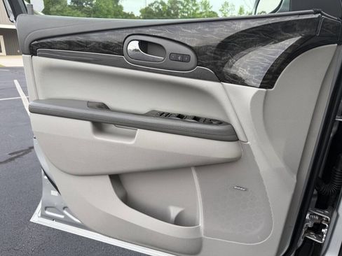 Used 2014 Buick Enclave Premium FWD image 18