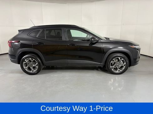 Used 2024 Chevrolet Trax LT FWD image 12