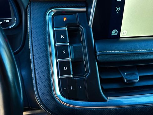 Used 2024 Chevrolet Suburban Premier image 18