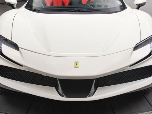 Used 2022 Ferrari SF90 Spider image 27