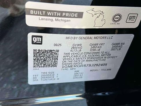 Certified 2025 Chevrolet Traverse LT FWD image 21