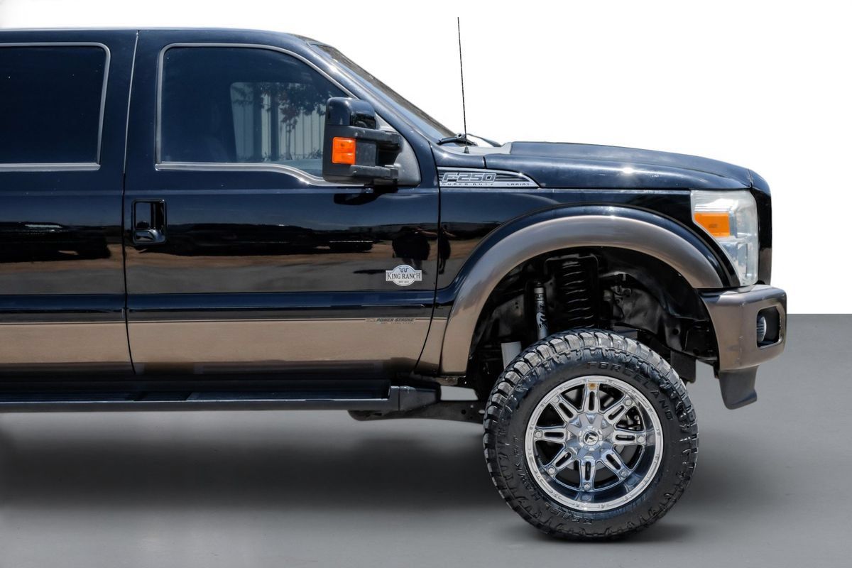 Used 2016 Ford F250 King Ranch w/ FX4 Off-Road Package AWD/4WD image 7