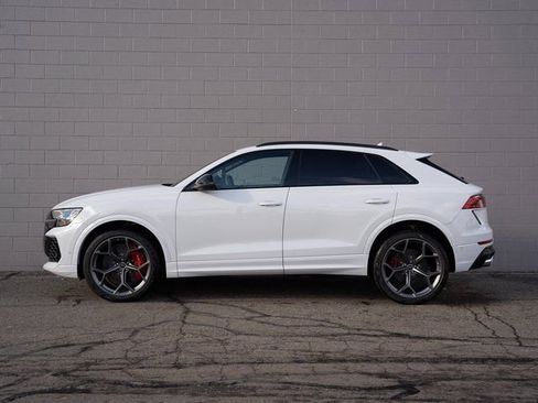 New 2025 Audi RS Q8 performance image 3