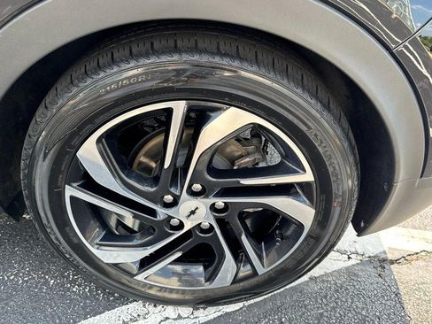 Used 2023 Chevrolet Bolt LT FWD image 7