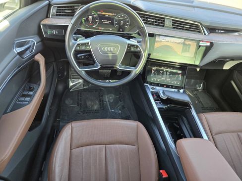 Used 2022 Audi e-tron Premium Plus w/ Premium Plus Package image 20