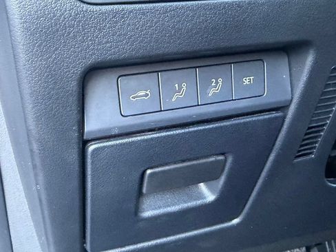 Used 2023 MAZDA MAZDA3 s FWD image 38