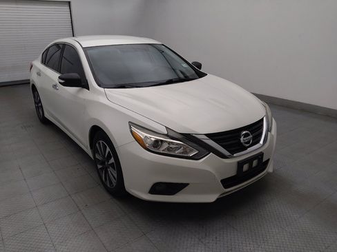 Used 2016 Nissan Altima 2.5 SL w/ Interior Lighting Package FWD image 13