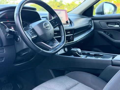 Used 2025 Nissan Rogue SV FWD image 43