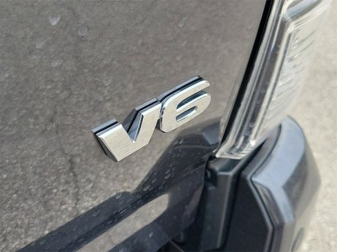 Used 2022 Toyota Tacoma Limited image 7