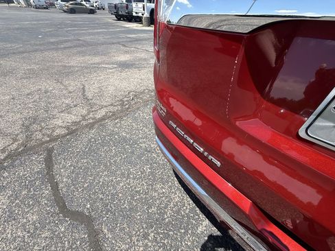 Used 2021 GMC Acadia Denali w/ Denali Technology Package FWD image 39