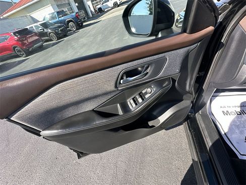 Used 2023 Nissan Rogue SV image 13